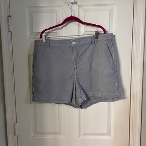 A New Day Seer Sucker Bermudas Classic Style Shorts, Size 18